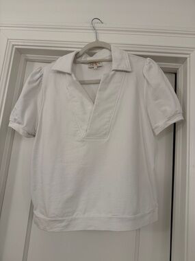Crisp White Collared V-Neck Short Sleeve Button-Style Top